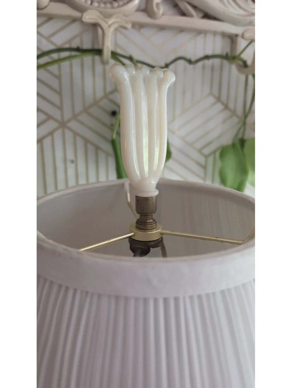 Vintage Aladdin Alacite Chartreuse Lily Of The Valley Lamp 3 Way Light Up Base